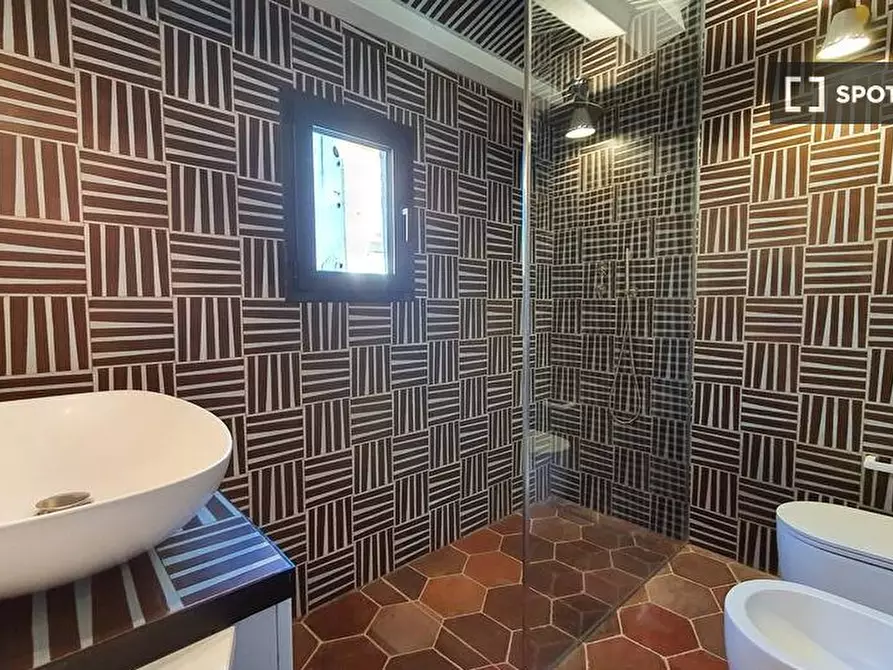 Immagine 10 di Appartamento in affitto  in Via Della Croce a Roma