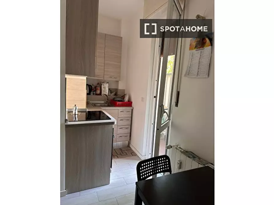 Immagine 3 di Camera condivisa in affitto  in Via Teano a Milano