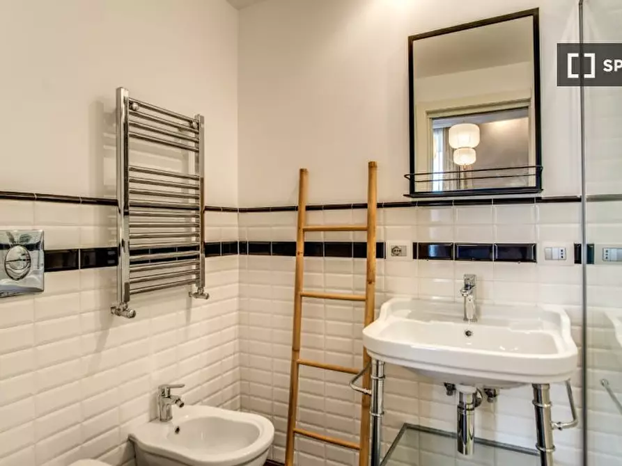 Immagine 11 di Camera condivisa in affitto  in Via Volturno a Roma