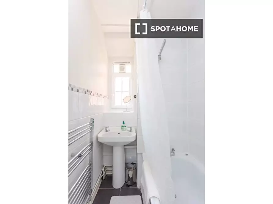 Immagine 4 di Appartamento in affitto  in Long Ln a Camberwell