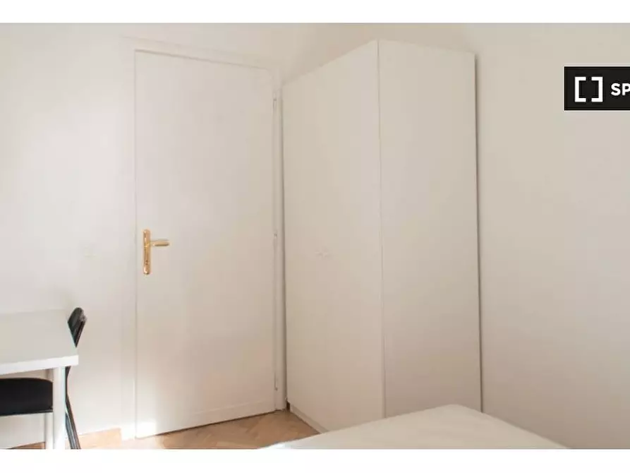 Immagine 19 di Camera condivisa in affitto  in Via Luca Valerio a Roma