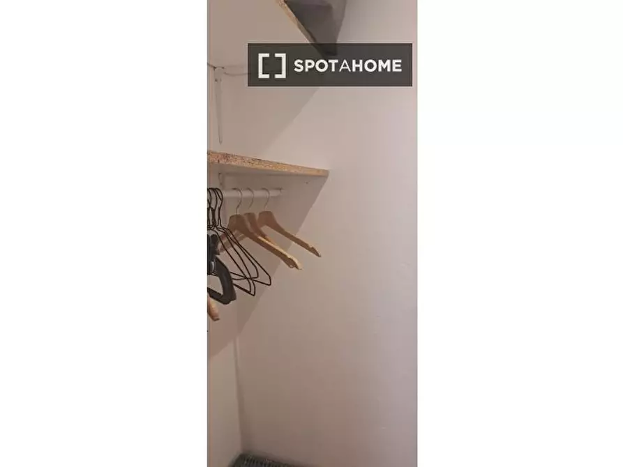 Immagine 14 di Camera condivisa in affitto  in Alzaia Naviglio Pavese a Milano