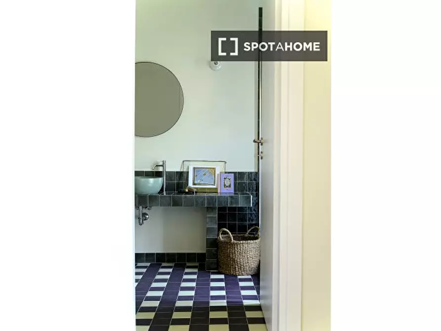 Immagine 8 di Camera condivisa in affitto  in Via Riano a Roma