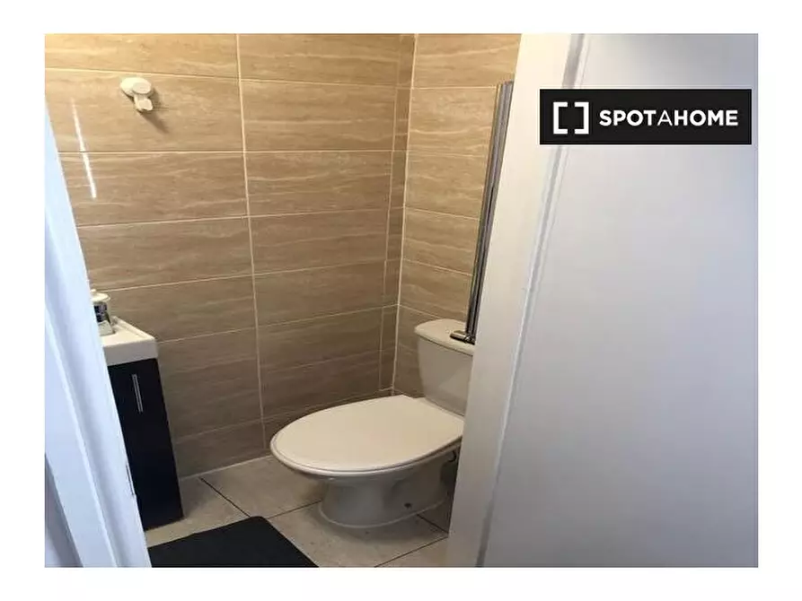 Immagine 11 di Camera condivisa in affitto  in Froissart Rd a Eltham