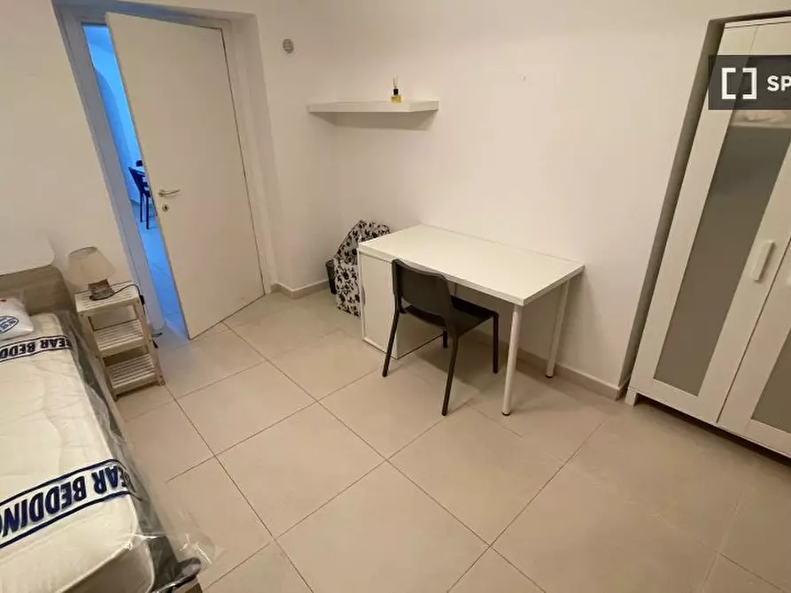 Immagine 16 di Camera condivisa in affitto  in Via Luigi Settembrini a Napoli