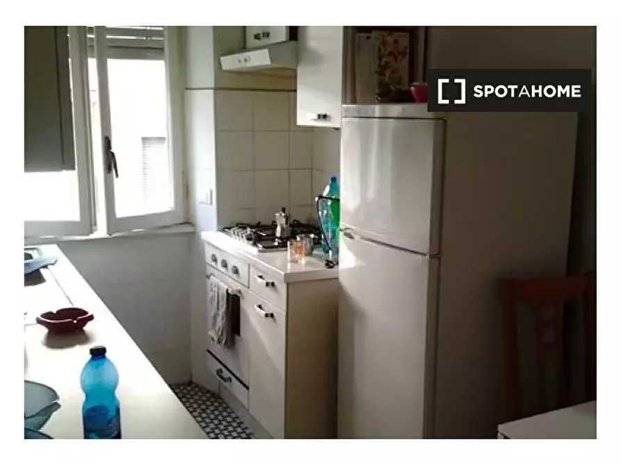 Immagine 3 di Camera condivisa in affitto  in Viale dei Quattro Venti a Roma