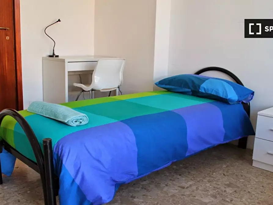 Immagine 2 di Camera condivisa in affitto  in Via Emilio de Marchi a Milano