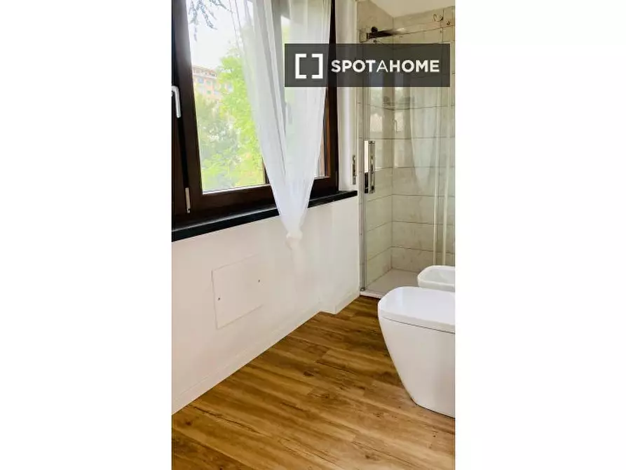 Immagine 19 di Camera condivisa in affitto  in Via Sesto Calende a Milano