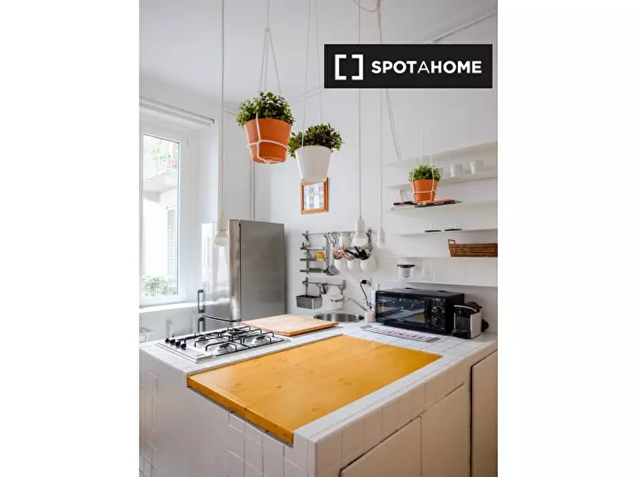 Immagine 2 di Appartamento in affitto  in Via Pietro Calvi, 20129 Milano MI, Italy a Milano