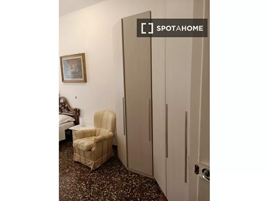 Immagine 17 di Camera condivisa in affitto  in Via Venezia a Genova