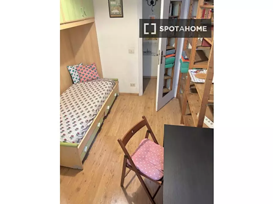 Immagine 3 di Camera condivisa in affitto  in Via dei Banchi Nuovi a Roma