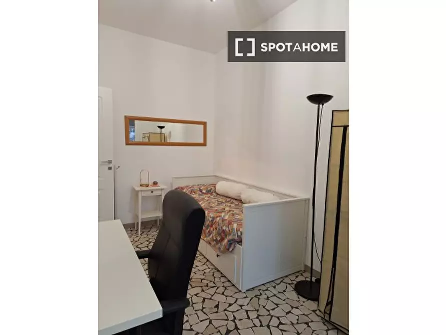Immagine 3 di Camera condivisa in affitto  in Via Giuseppe Albini a Bologna