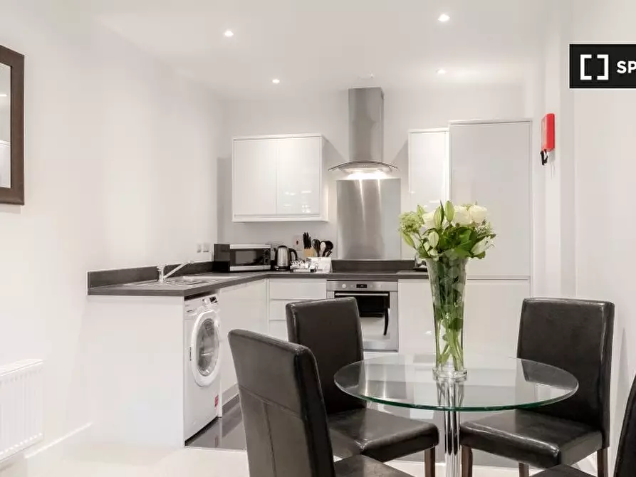 Immagine 5 di Appartamento in affitto  in Group House a Sutton