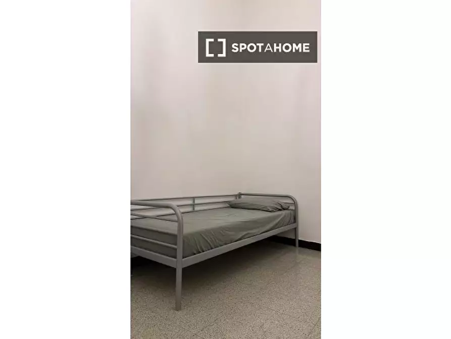 Immagine 16 di Camera condivisa in affitto  in Via Voghera a Roma