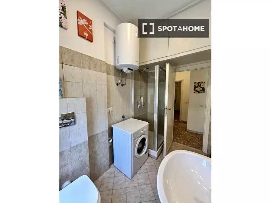 Immagine 9 di Camera condivisa in affitto  in Via Oderisi da Gubbio a Roma