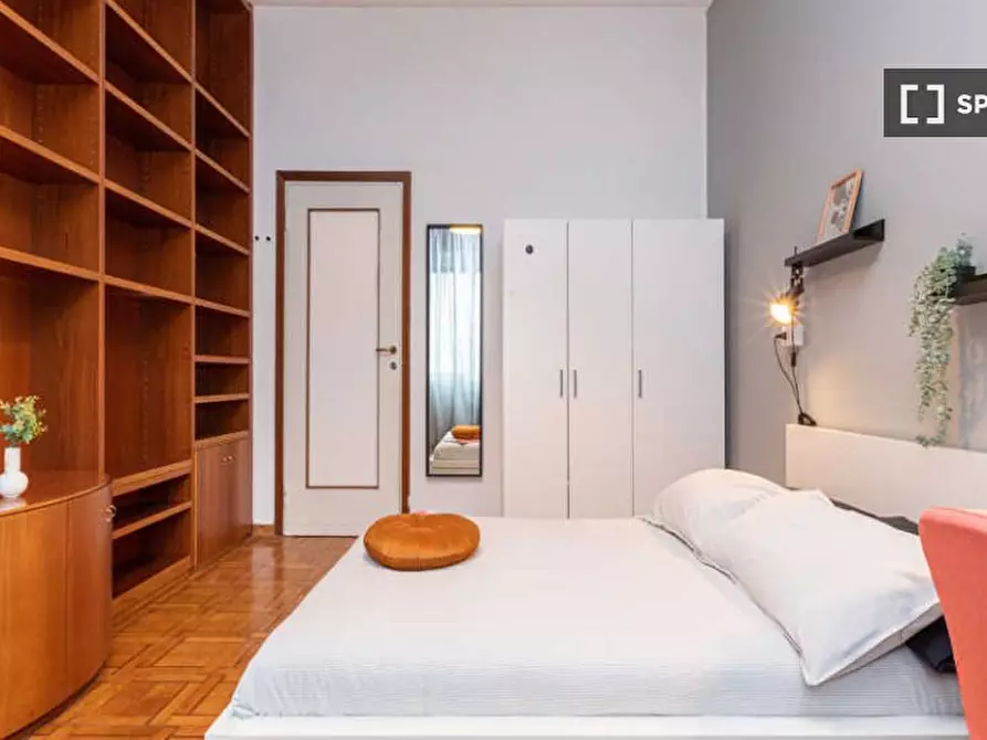 Immagine 2 di Camera condivisa in affitto  in Viale Emilio Caldara a Milano