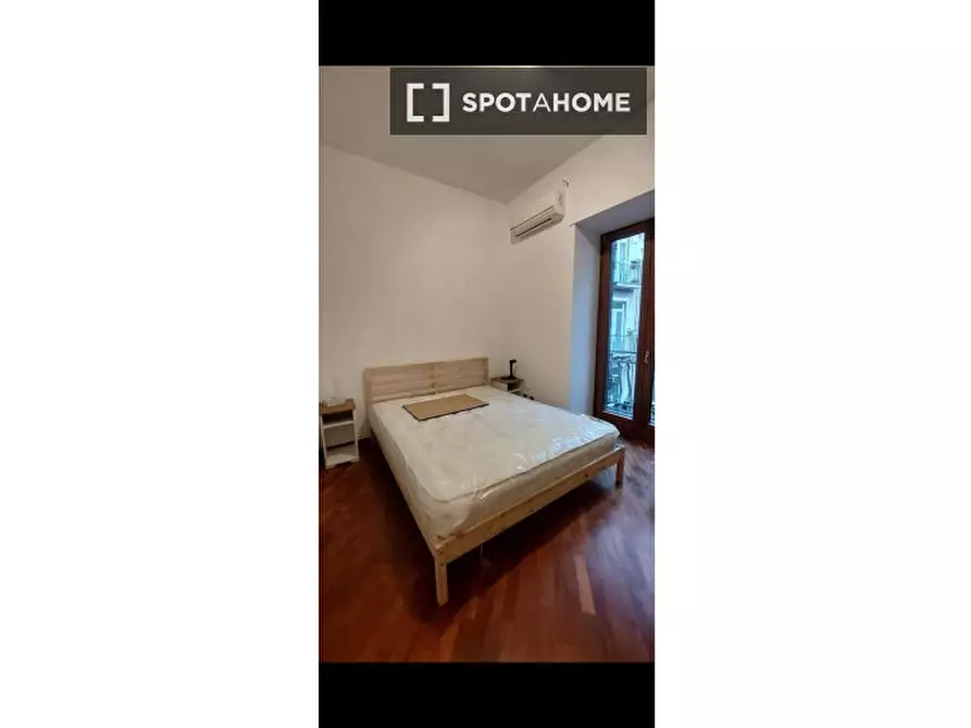 Immagine 11 di Camera condivisa in affitto  in Via S. Giovanni Maggiore Pignatelli a Napoli