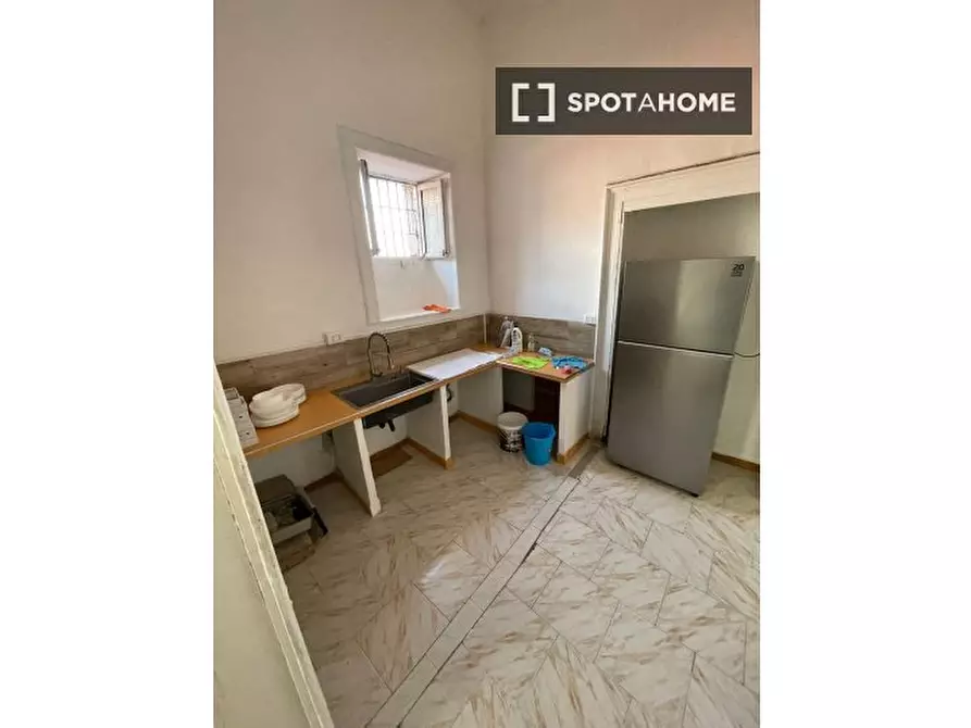 Immagine 18 di Camera condivisa in affitto  in Via Pietro Trinchera a Napoli