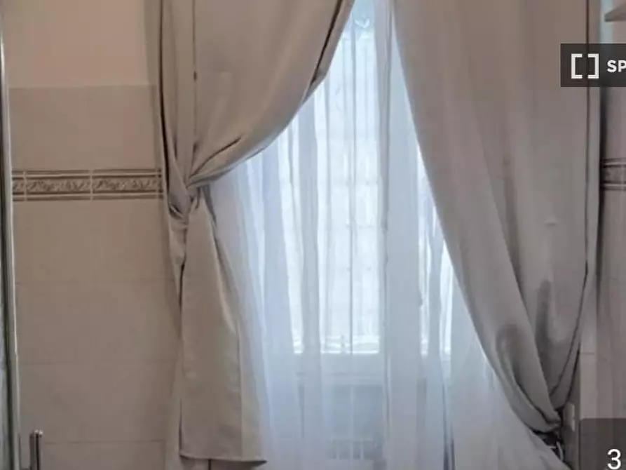 Immagine 4 di Camera condivisa in affitto  in Via Salvatore d'Amelio a Roma