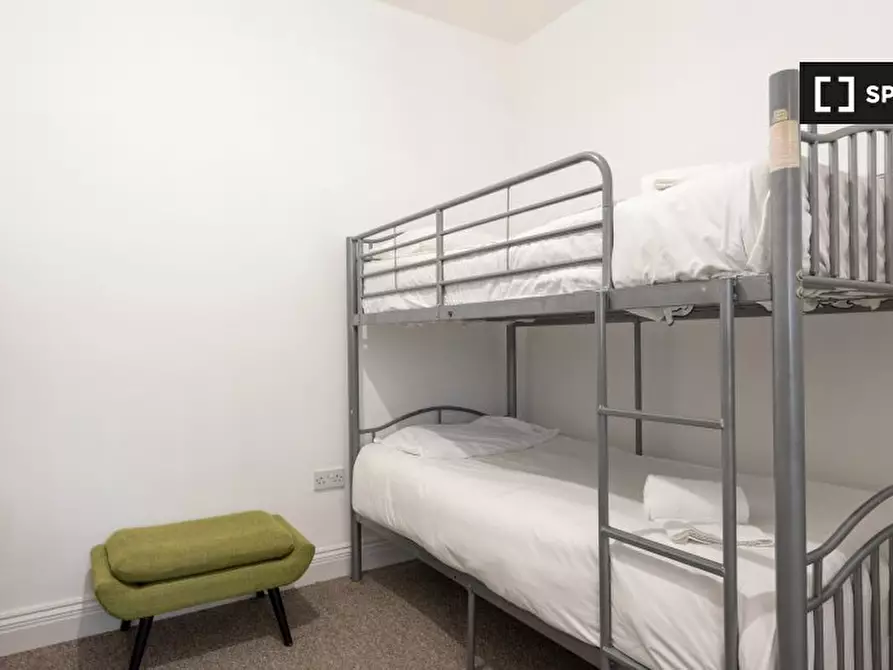 Immagine 2 di Camera condivisa in affitto  in Lower Ground a Kensington