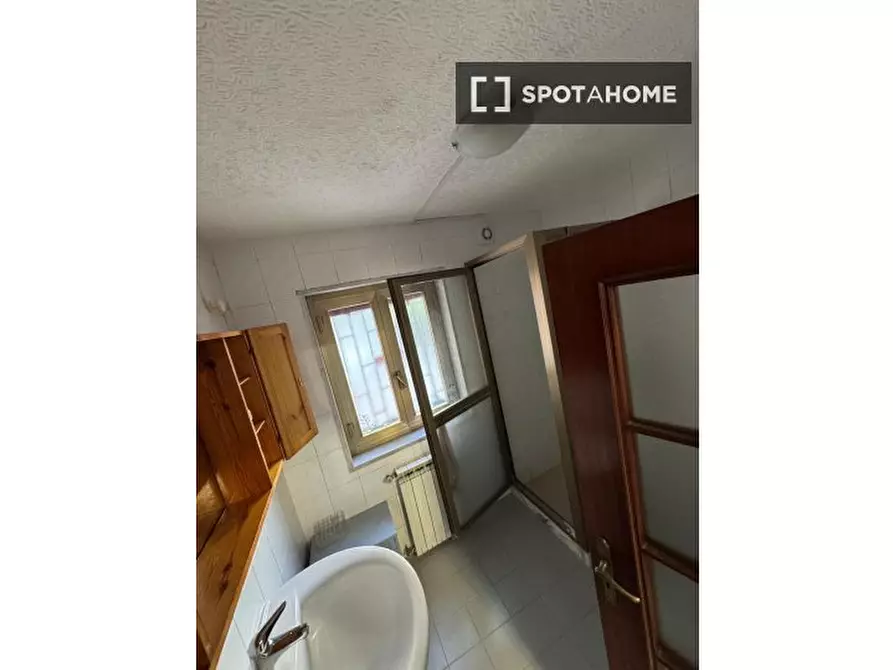 Immagine 8 di Camera condivisa in affitto  in Via Ventaglieri a Napoli