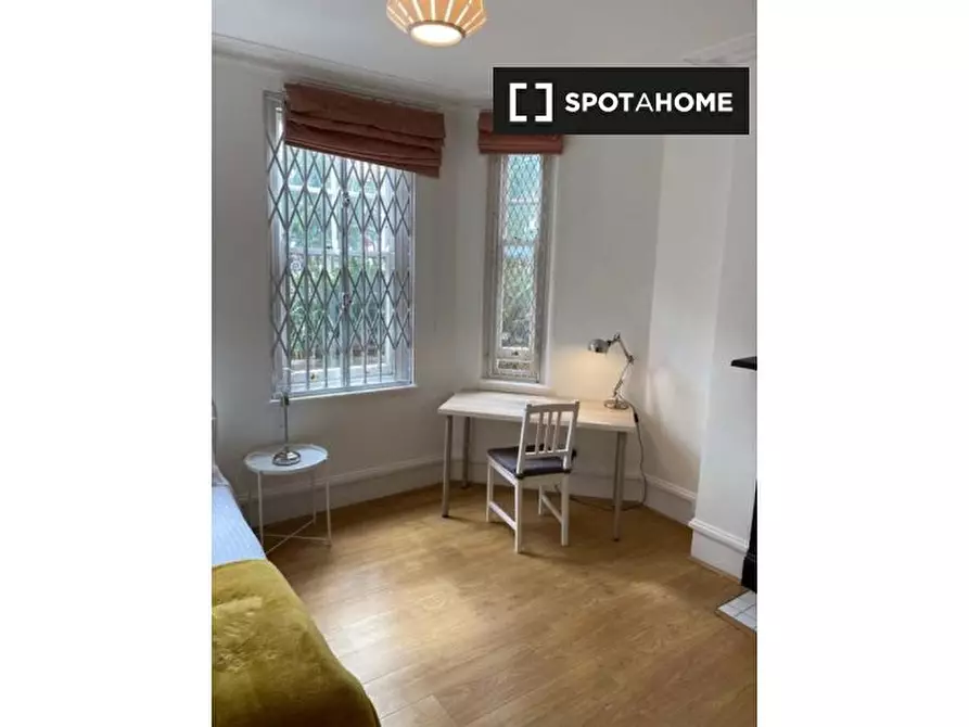 Immagine 5 di Camera condivisa in affitto  in Edith Road a Hammersmith