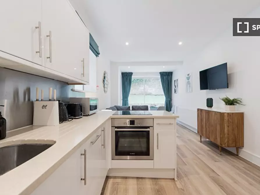 Immagine 1 di Appartamento in affitto  in Nevern Pl a Kensington