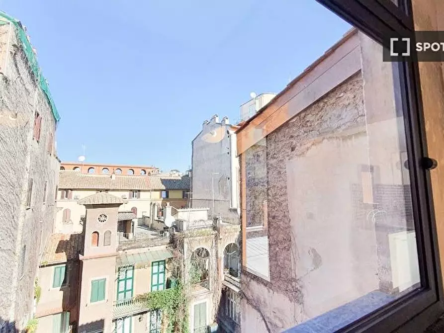 Immagine 7 di Appartamento in affitto  in Via Della Croce a Roma