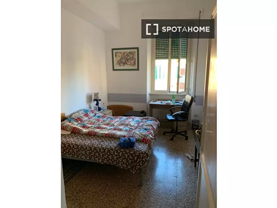 Immagine 1 di Camera condivisa in affitto  in Via Agrigento a Roma