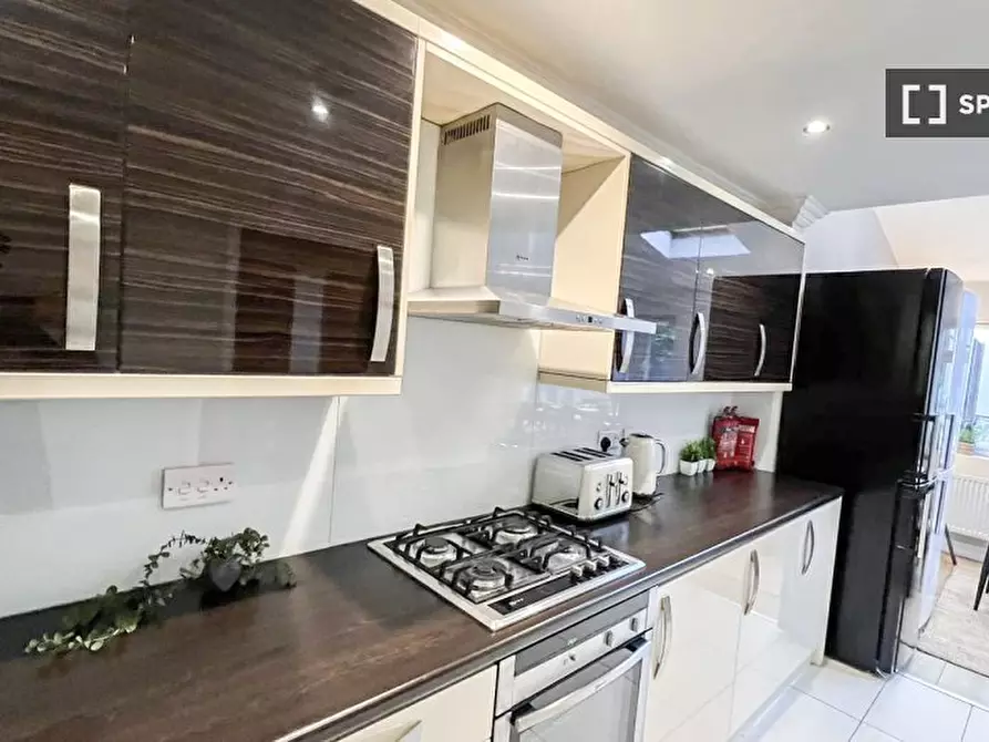 Immagine 4 di Appartamento in affitto  in Netherwood St a Camden Town