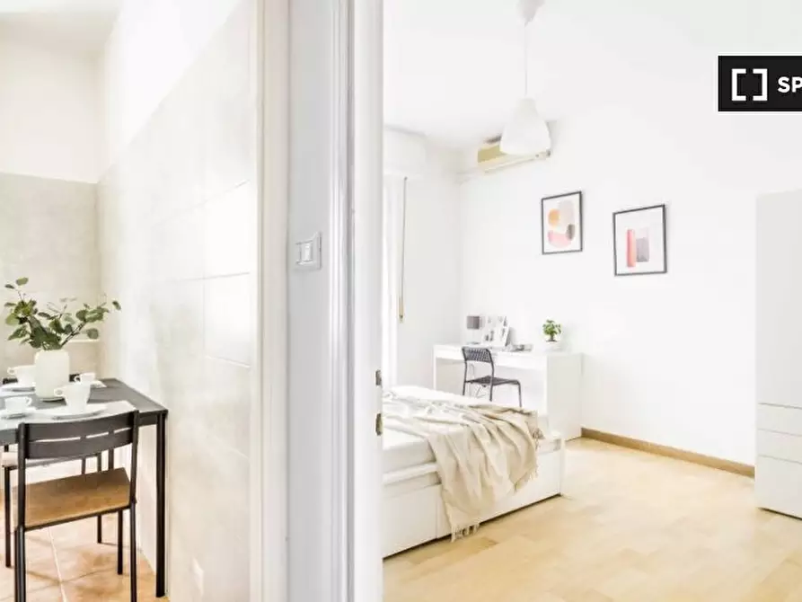 Immagine 18 di Camera condivisa in affitto  in Via degli Astri a Milano