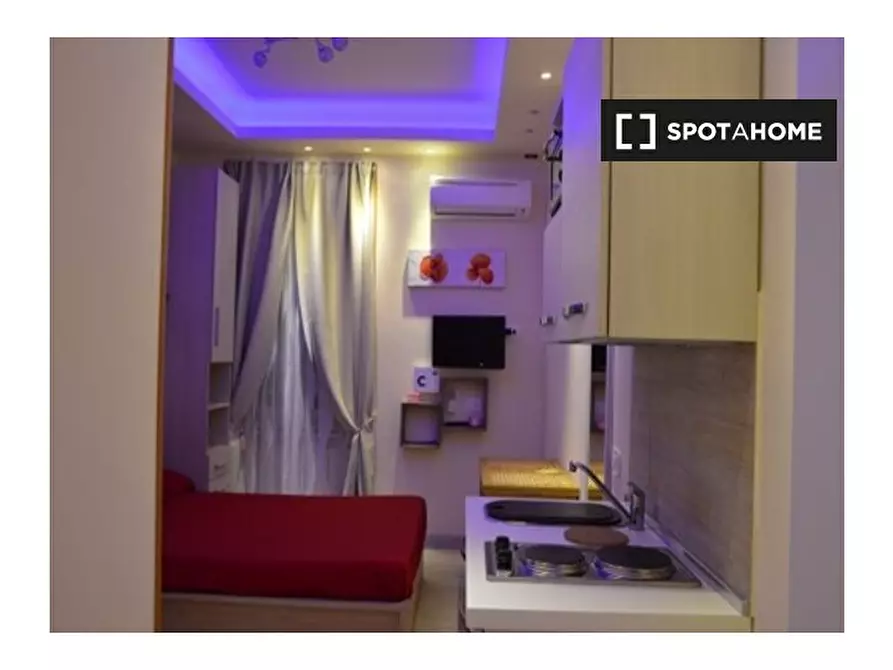 Immagine 4 di Camera condivisa in affitto  in Via Vetulonia a Roma