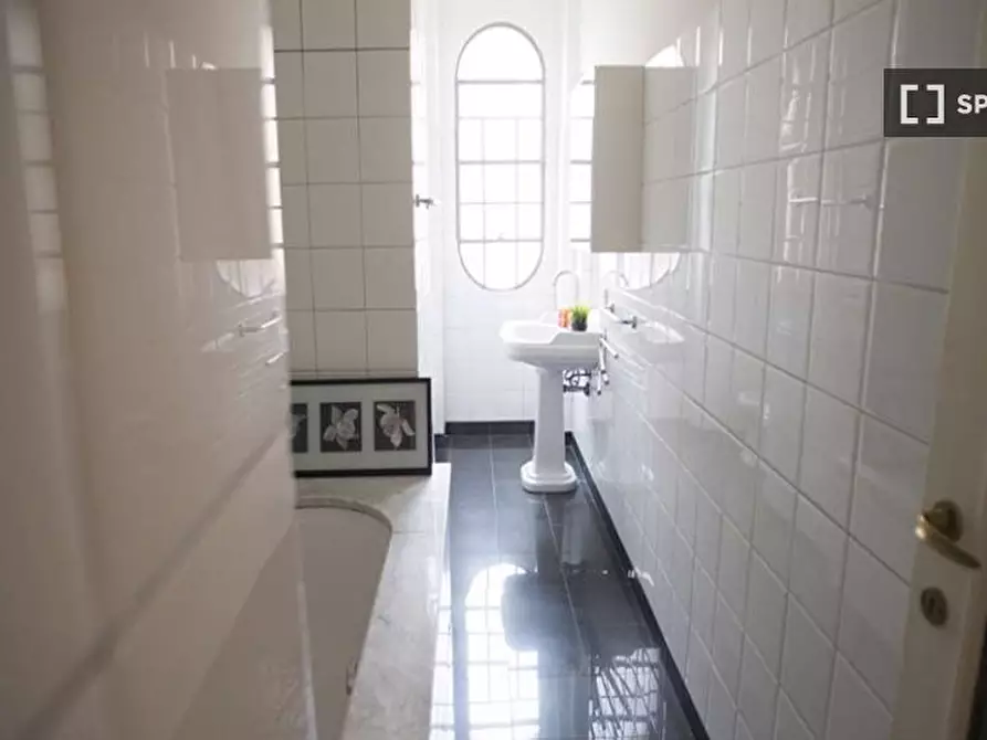 Immagine 4 di Camera condivisa in affitto  in Viale Tunisia a Milano