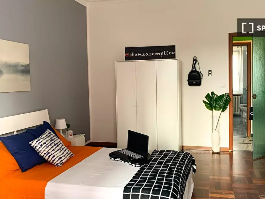 Immagine 2 di Camera condivisa in affitto  in Via La Thuile n. a Torino