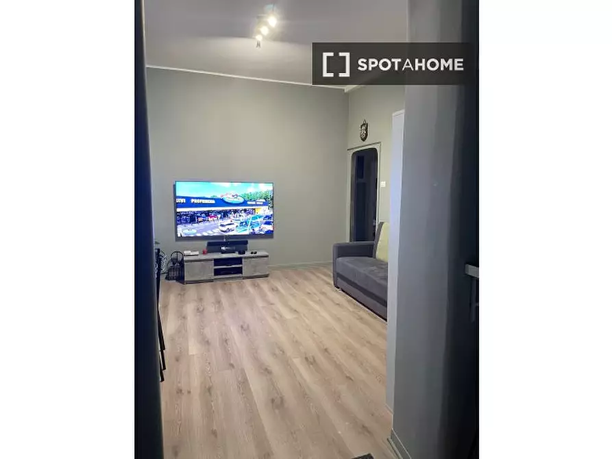 Immagine 12 di Camera condivisa in affitto  in Via Vincenzo Montenovesi a Roma