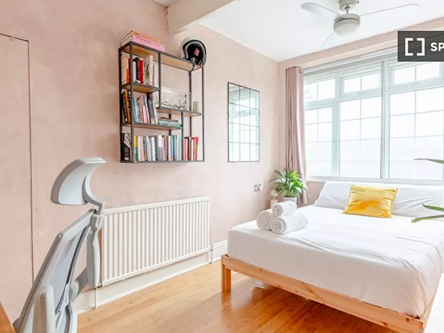 Immagine 2 di Appartamento in affitto  in a Cheltenham Rd a Camberwell