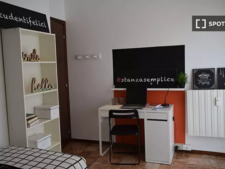 Immagine 4 di Camera condivisa in affitto  in Zadei a Brescia