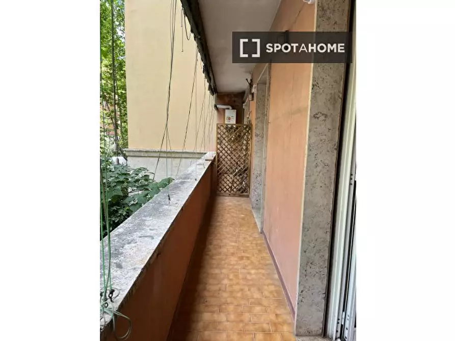 Immagine 6 di Camera condivisa in affitto  in Via Valdinievole a Roma