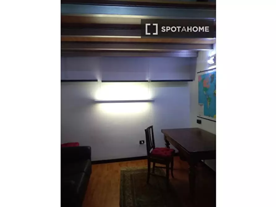 Immagine 19 di Camera condivisa in affitto  in Via Ventaglieri a Napoli