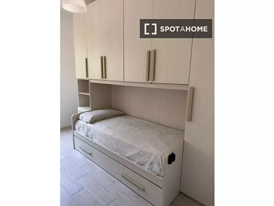 Immagine 2 di Camera condivisa in affitto  in Via Teano a Milano