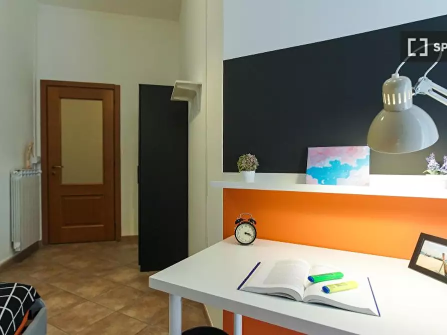 Immagine 2 di Camera condivisa in affitto  in Via Pignasecca n. a Napoli