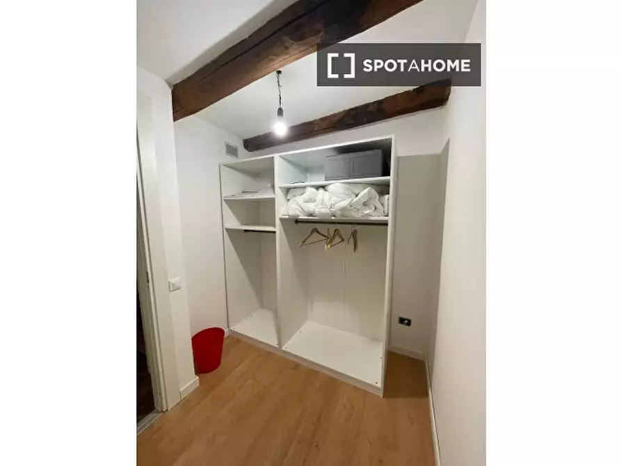 Immagine 6 di Camera condivisa in affitto  in P.za Dante a Napoli