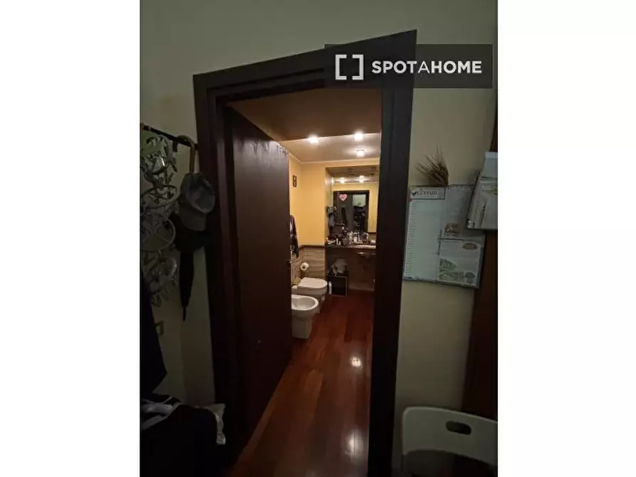 Immagine 4 di Camera condivisa in affitto  in Via Cavour a Roma