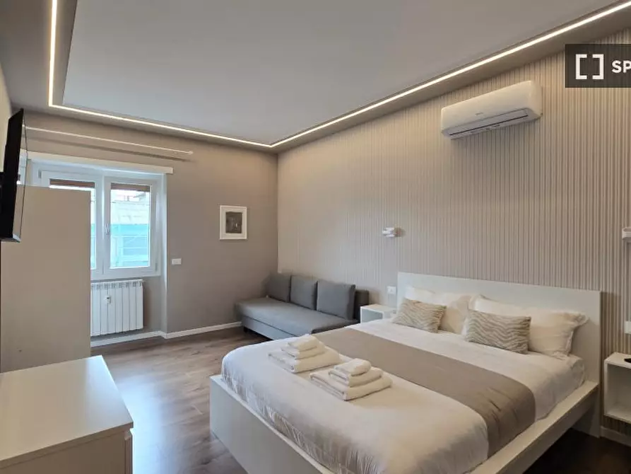 Immagine 1 di Camera condivisa in affitto  in Via Nicolò da Pistoia a Roma