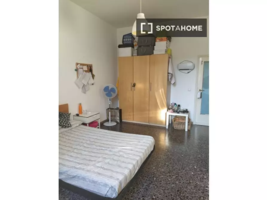 Immagine 1 di Camera condivisa in affitto  in Viale Corsica a Firenze