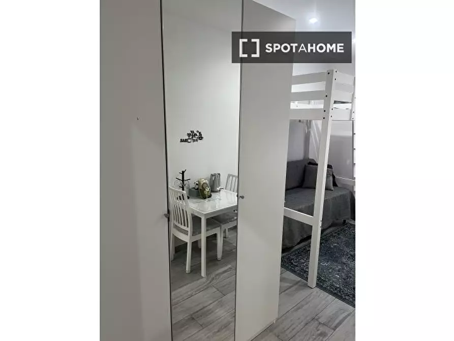 Immagine 12 di Appartamento in affitto  in Via Statilio Tauro a Roma