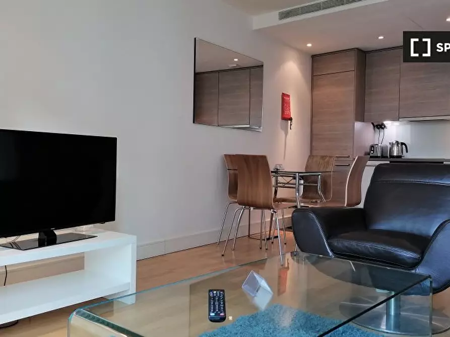 Immagine 3 di Appartamento in affitto  in St George Wharf a Lambeth