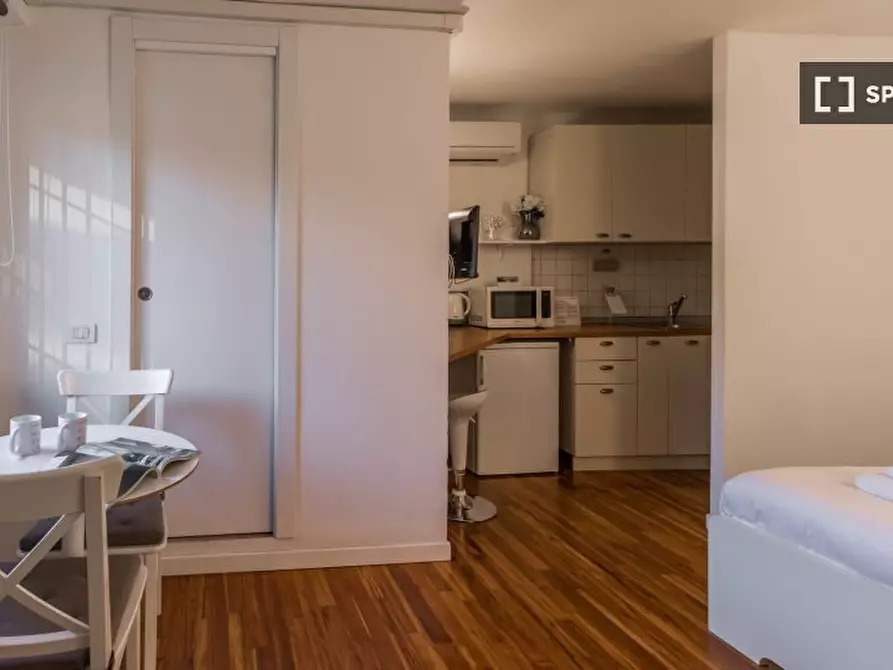 Immagine 1 di Appartamento in affitto  in Via della Moscova a Milano