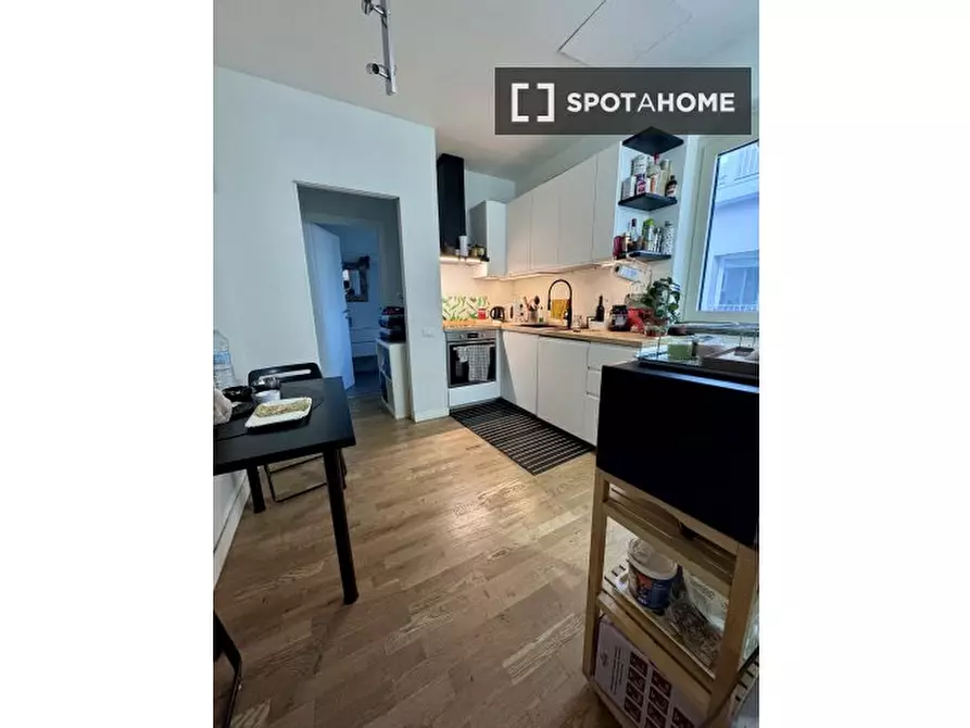 Immagine 5 di Camera condivisa in affitto  in Via dei Reti a Roma