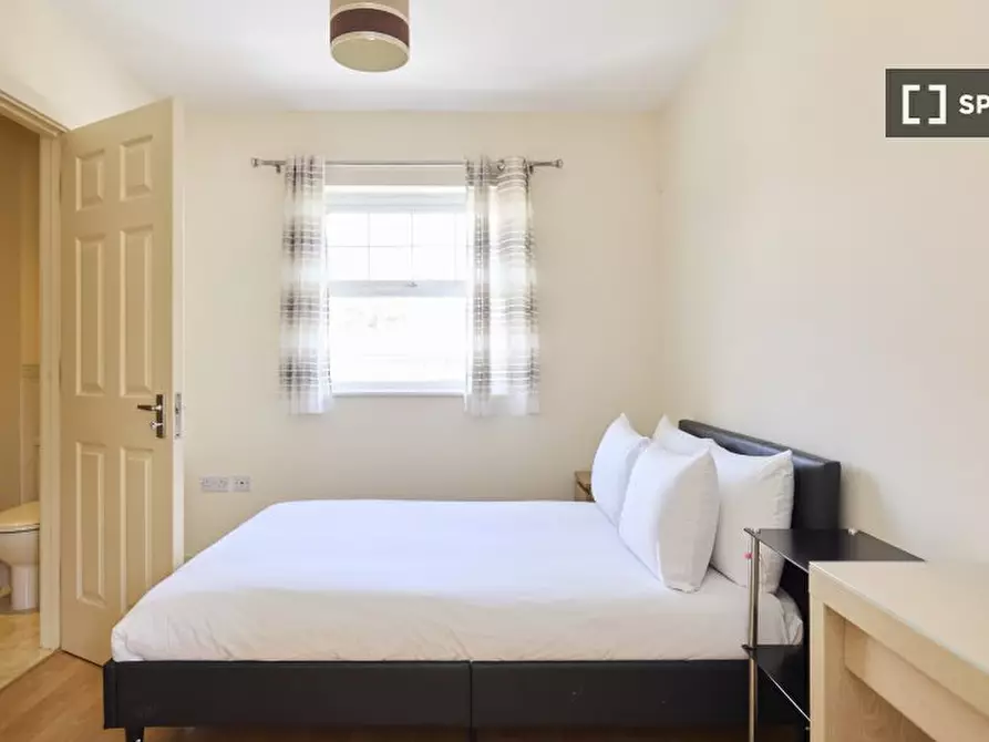 Immagine 6 di Appartamento in affitto  in Butler Close a Barnet